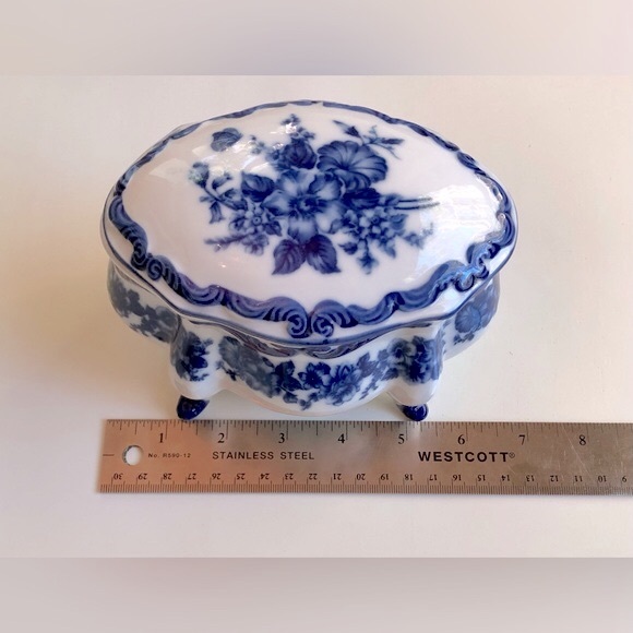 Vintage Cracker Barrel Blue and White Oval Trinket Box - Picture 6 of 9